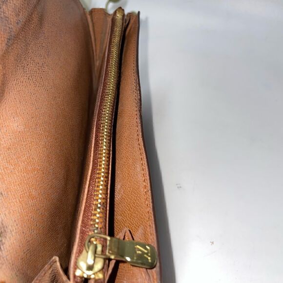 Authentic Louis Vuitton Monogram Sarah Wallet - Picture 10 of 14